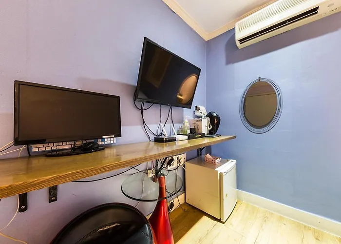 Motel In Sinchon Goguma Seoul